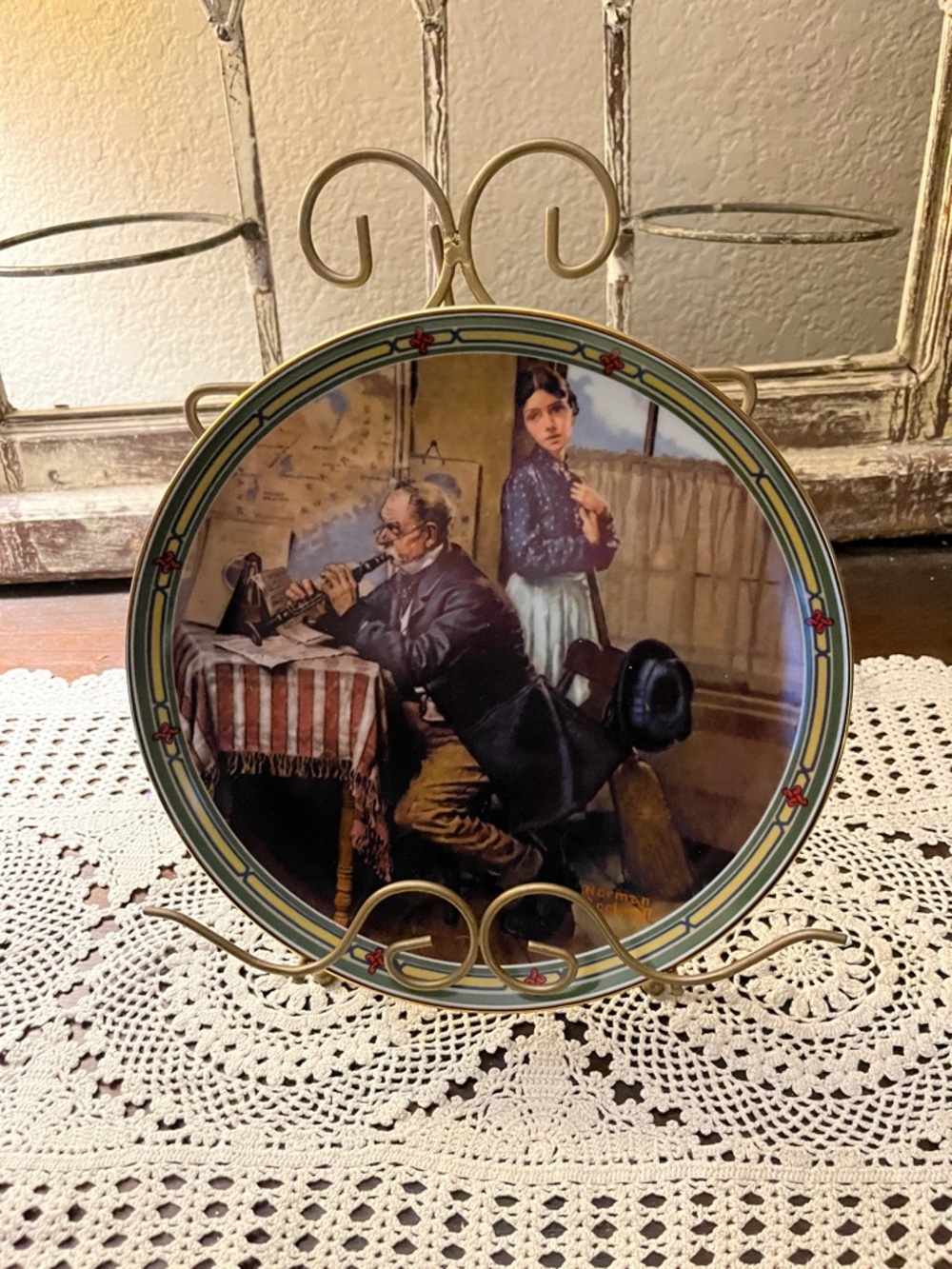Decorative Collector Plate with Vintage Scene - Gold Trim
